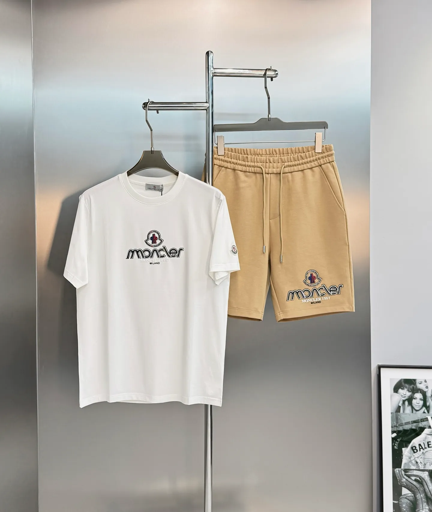 。 ⚜️Moncler 26s New Arrival . T . Same Style！ .Classic . . . Premium ， Breathable ！ . . Classic Versatile！！ . ！ ：Black.White.Khaki.Sizes：M-3XL/29-36 ❗️（S 4XL ）175/140 L